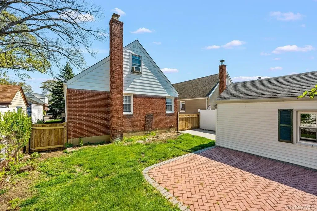134 E Dover Street Valley Stream NY 11580