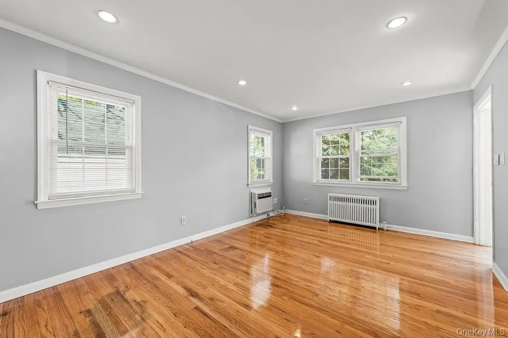 134 E Dover Street Valley Stream NY 11580