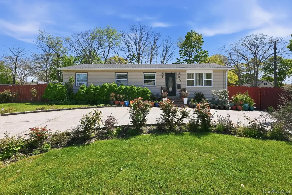 683 Broadway Brentwood NY 11717