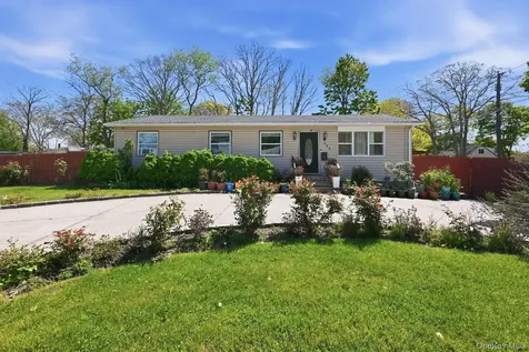 683 Broadway Brentwood NY 11717