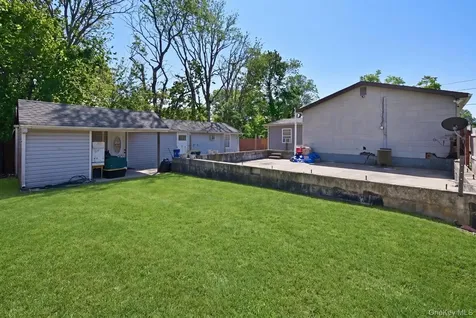 683 Broadway Brentwood NY 11717