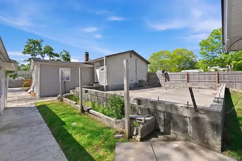 683 Broadway Brentwood NY 11717