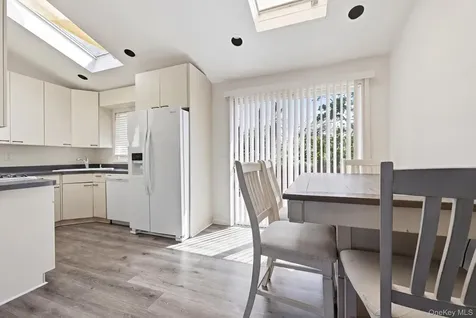 683 Broadway Brentwood NY 11717