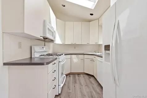 683 Broadway Brentwood NY 11717