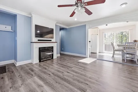 683 Broadway Brentwood NY 11717