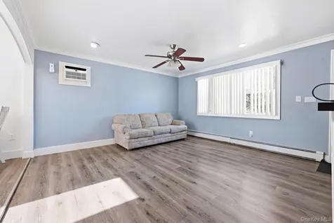683 Broadway Brentwood NY 11717