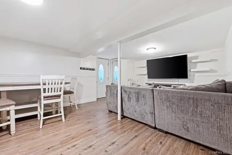 683 Broadway Brentwood NY 11717