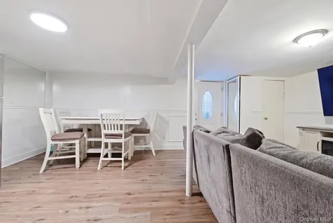 683 Broadway Brentwood NY 11717