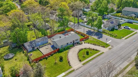 683 Broadway Brentwood NY 11717