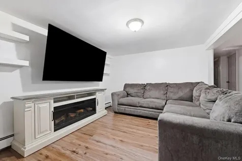 683 Broadway Brentwood NY 11717