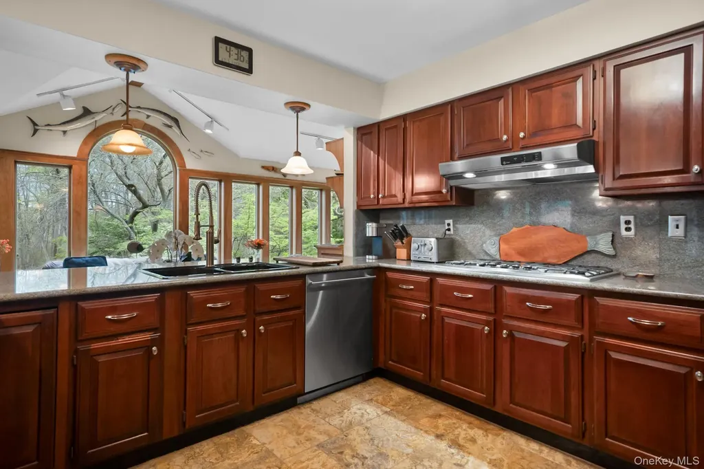 6 Prairie Lane Brookhaven NY 11719