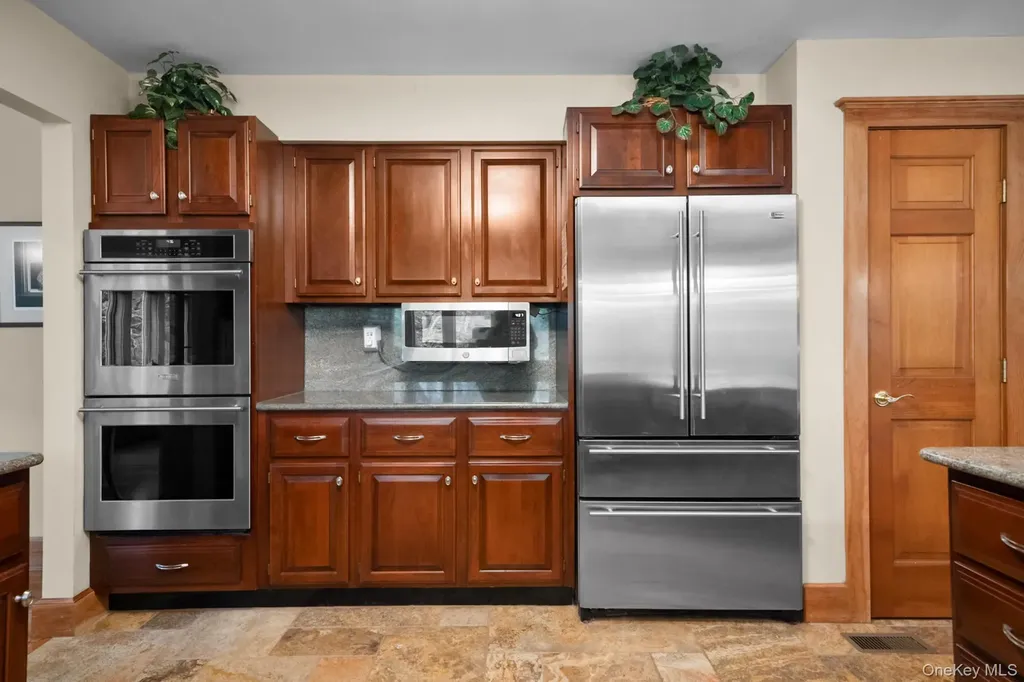 6 Prairie Lane Brookhaven NY 11719