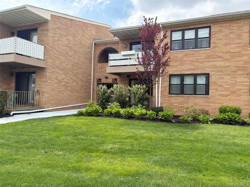216 Westend Avenue Freeport NY 11520