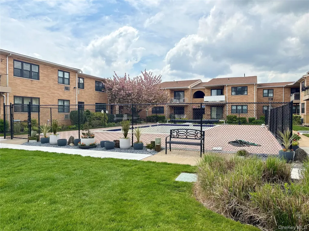 216 Westend Avenue Freeport NY 11520