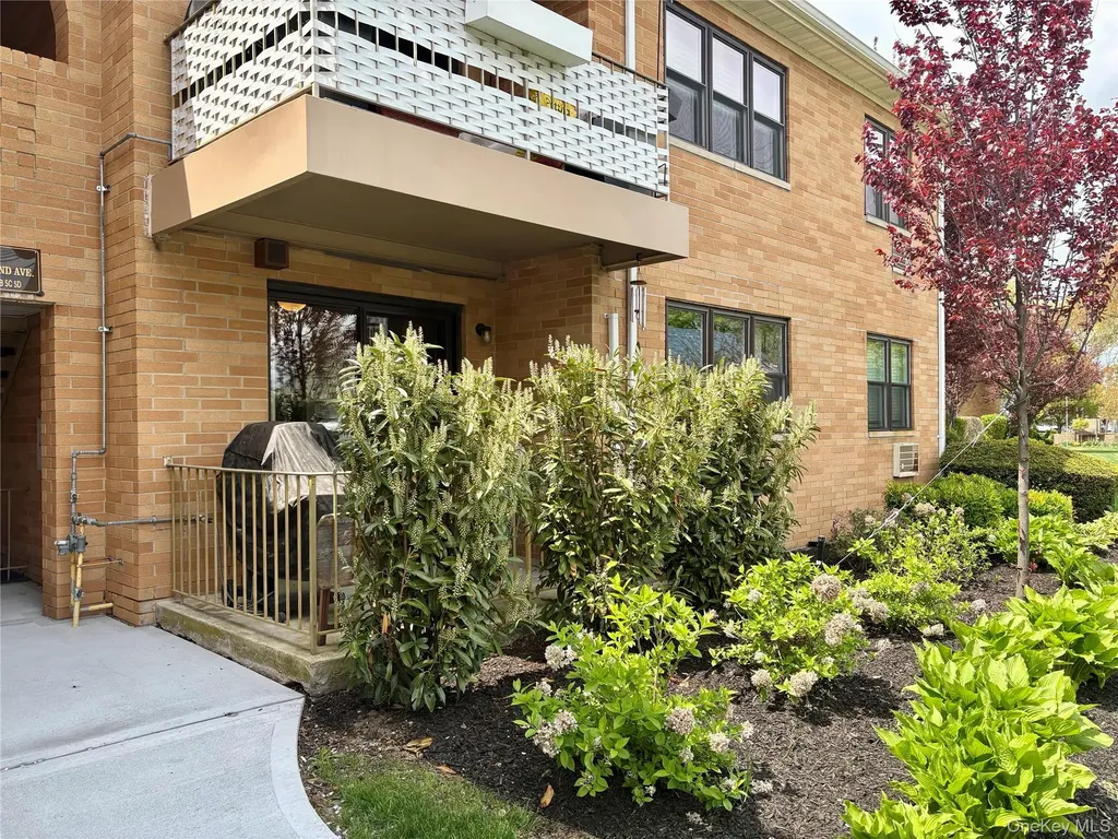 216 Westend Avenue Freeport NY 11520