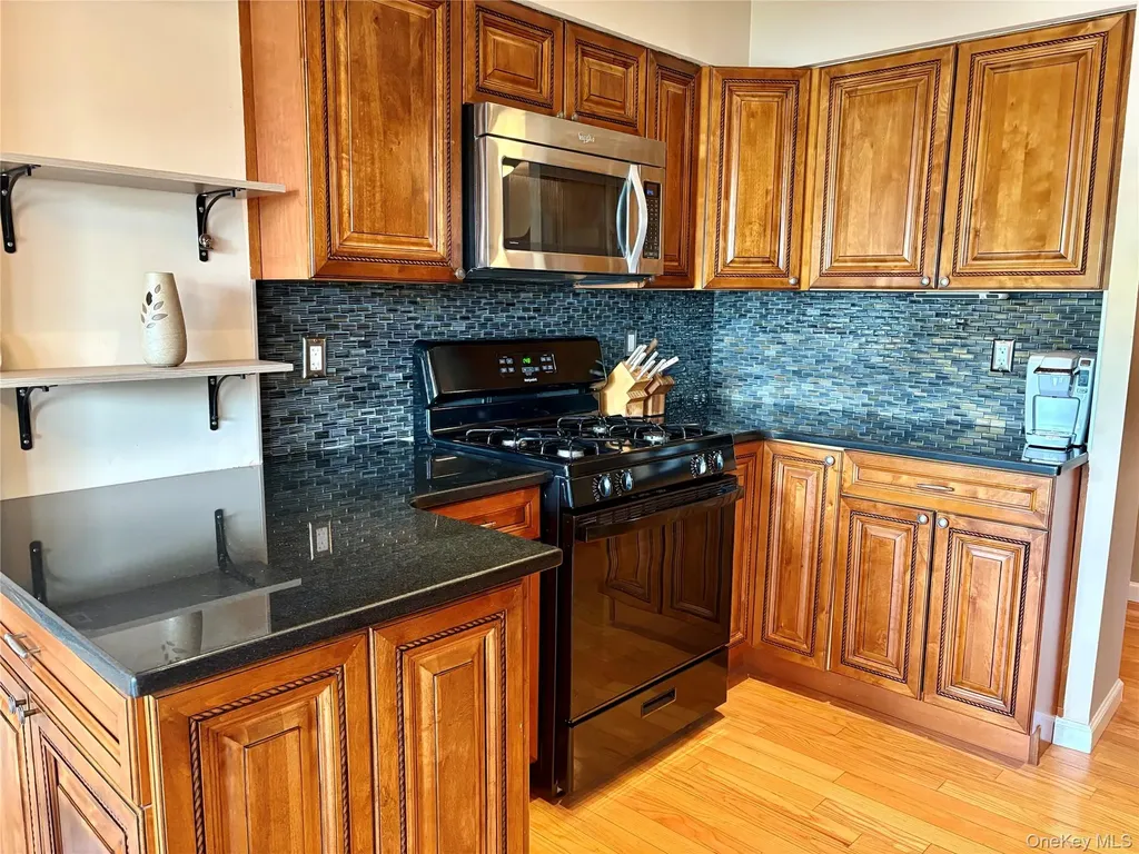 216 Westend Avenue Freeport NY 11520