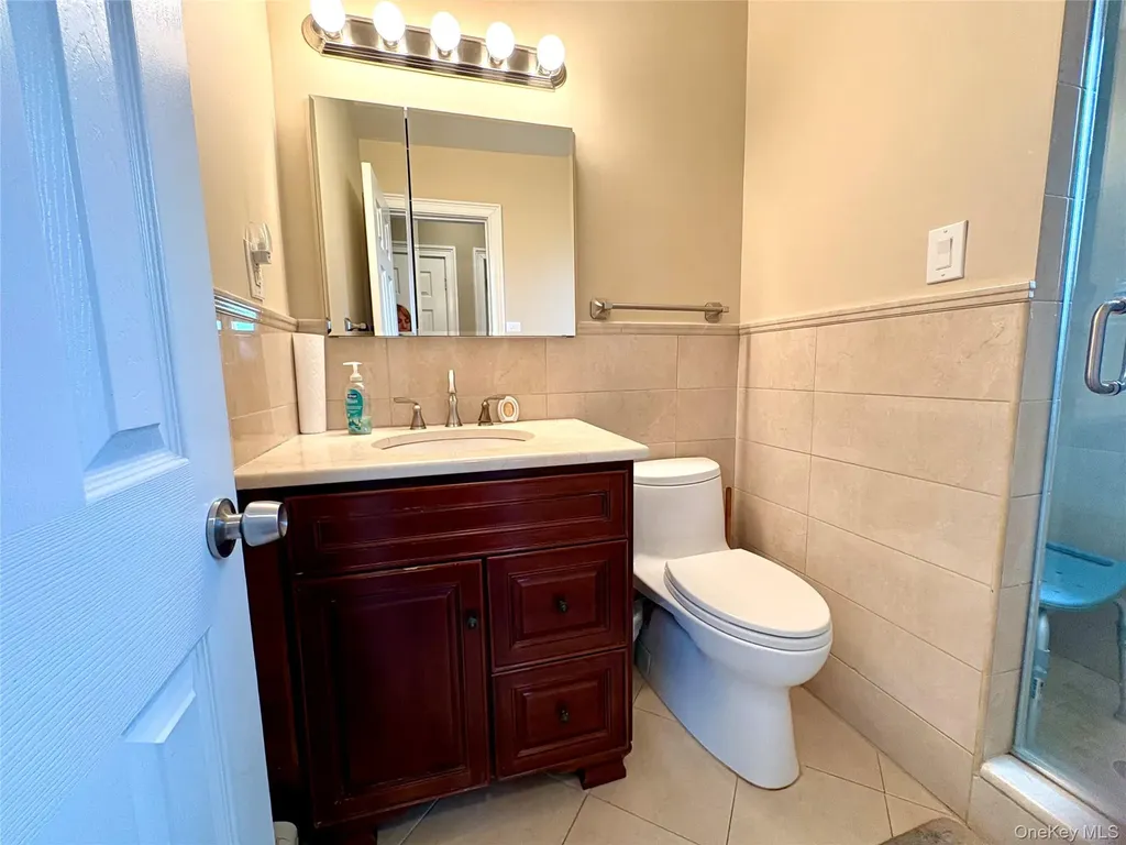 216 Westend Avenue Freeport NY 11520