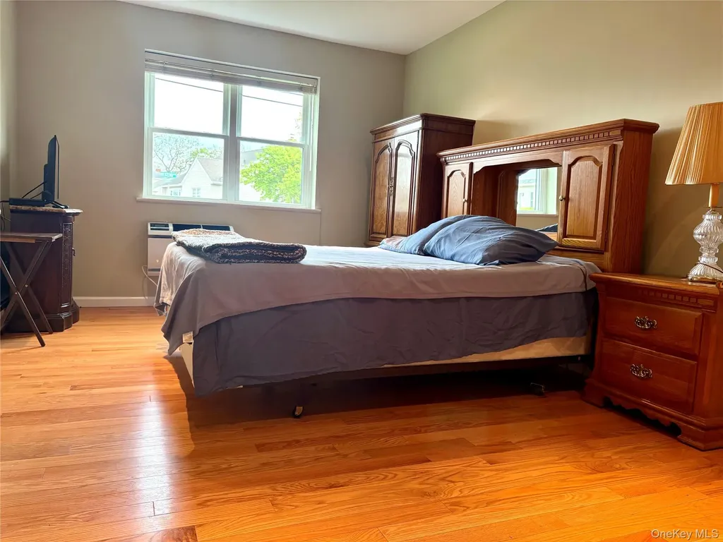 216 Westend Avenue Freeport NY 11520