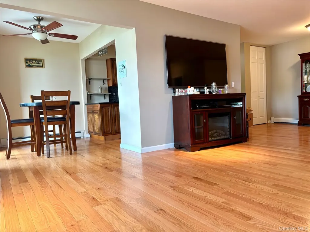 216 Westend Avenue Freeport NY 11520
