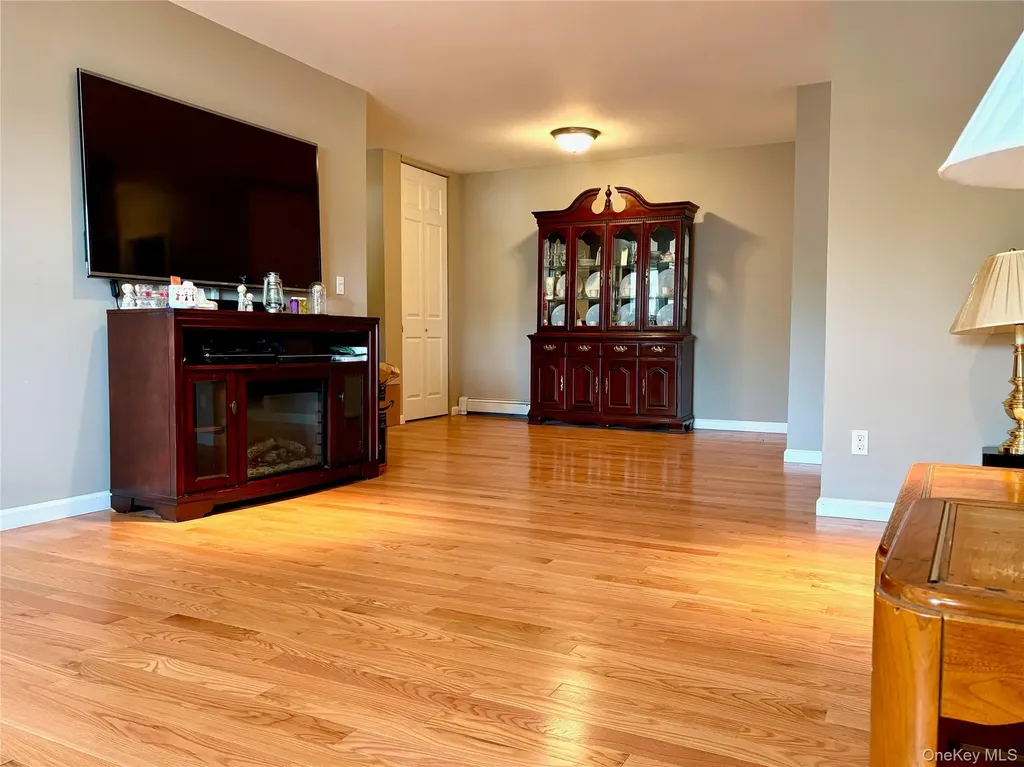 216 Westend Avenue Freeport NY 11520