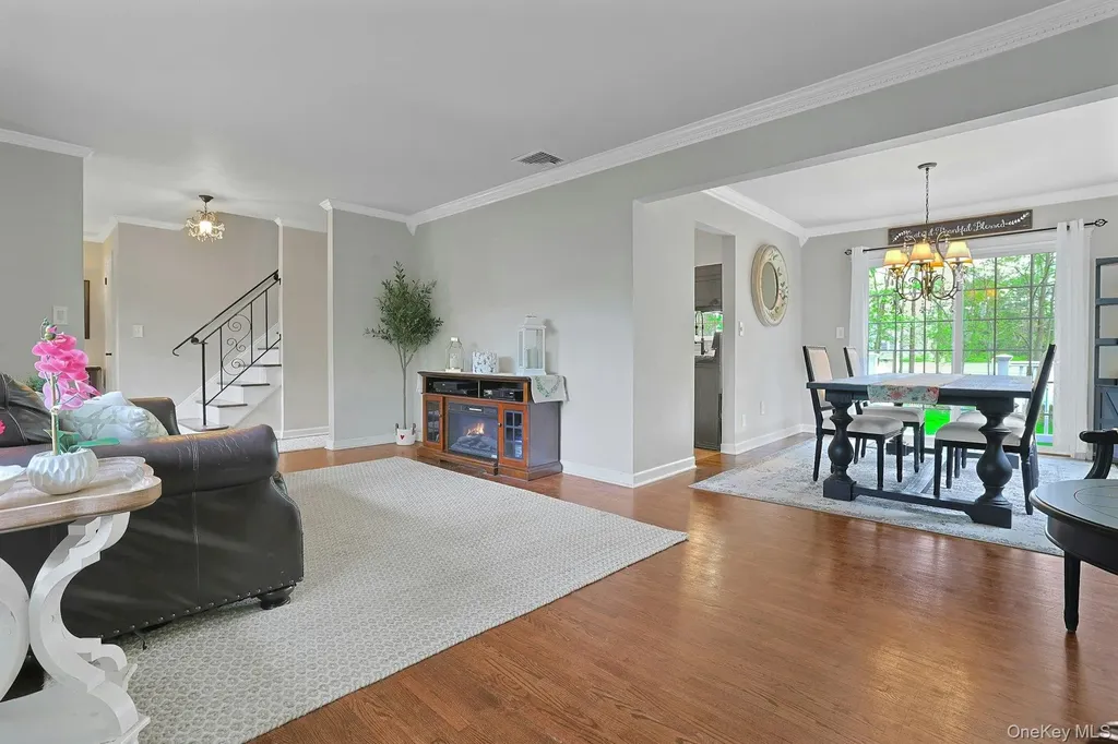 6 Mendolia Court Pearl River NY 10965