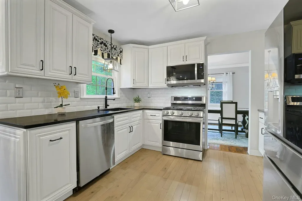 6 Mendolia Court Pearl River NY 10965