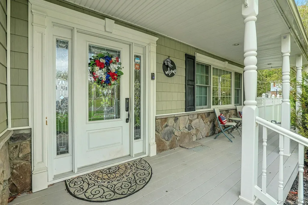 6 Mendolia Court Pearl River NY 10965