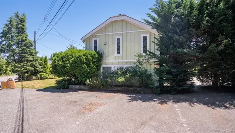 127 Inlet Road W Hampton Bays NY 11946