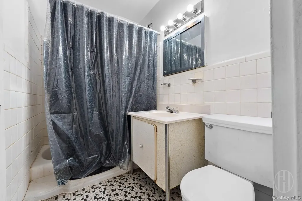 175 Archer Street Freeport NY 11520