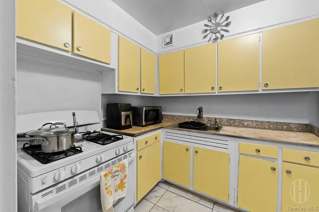 175 Archer Street Freeport NY 11520