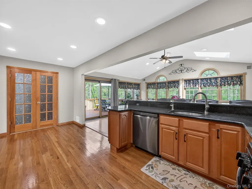 21 Foxcroft Drive Nanuet NY 10954