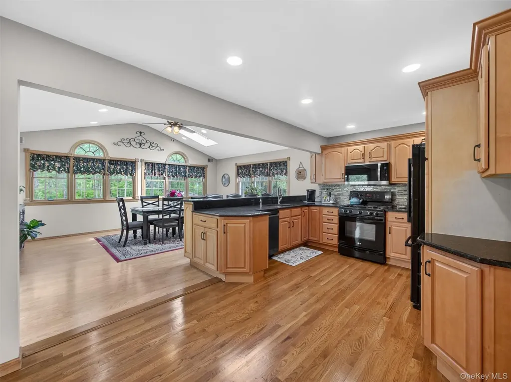 21 Foxcroft Drive Nanuet NY 10954