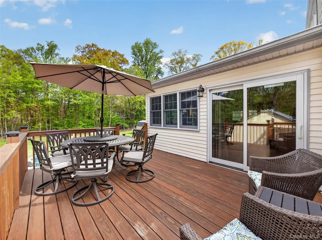 21 Foxcroft Drive Nanuet NY 10954