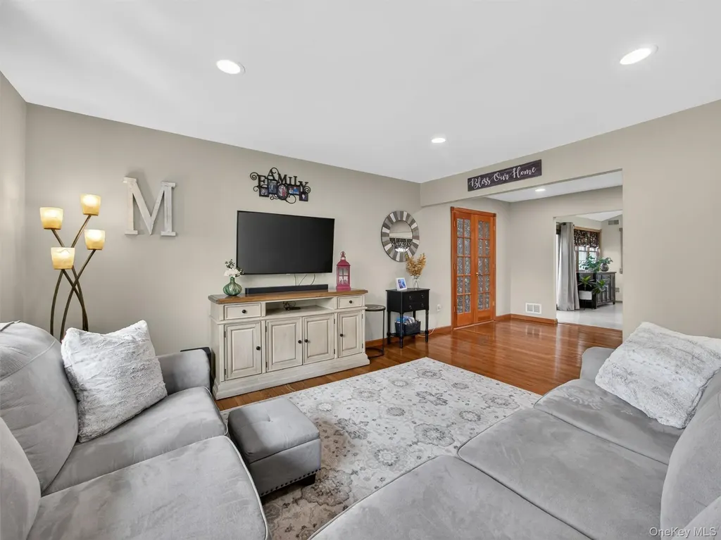 21 Foxcroft Drive Nanuet NY 10954