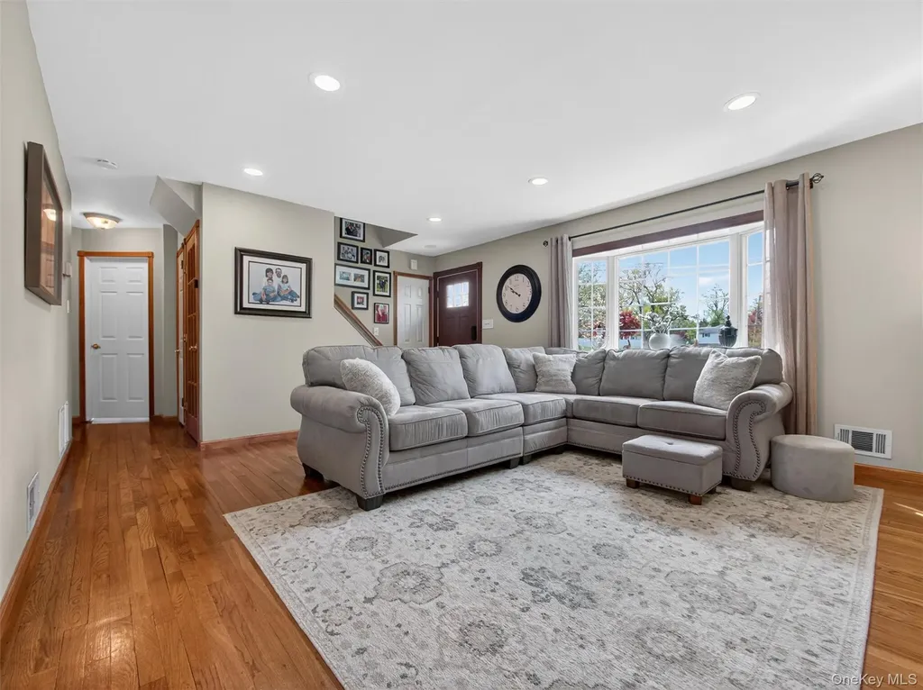 21 Foxcroft Drive Nanuet NY 10954