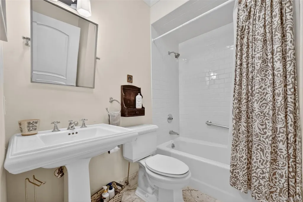 4201 Fred Ill Jr Court Pearl River NY 10965