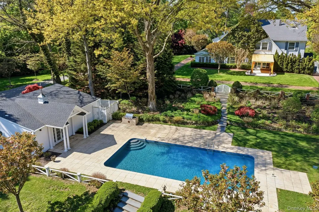 42 Clocktower Lane Old Westbury NY 11568