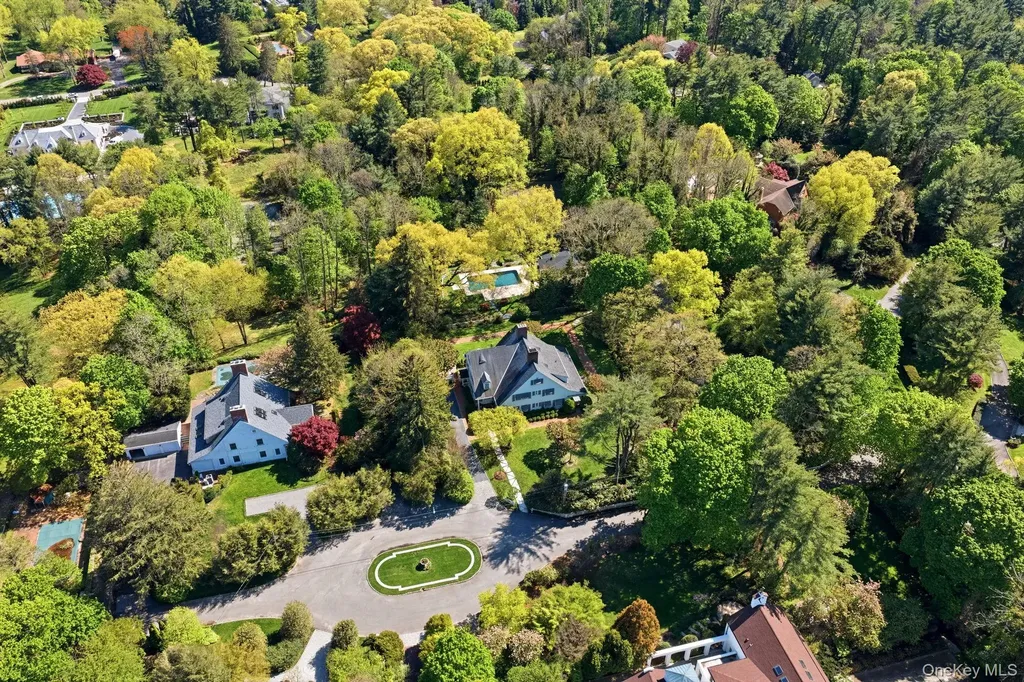 42 Clocktower Lane Old Westbury NY 11568