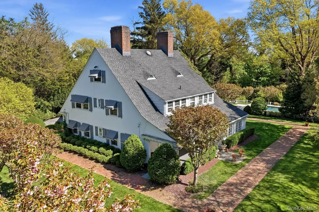 42 Clocktower Lane Old Westbury NY 11568