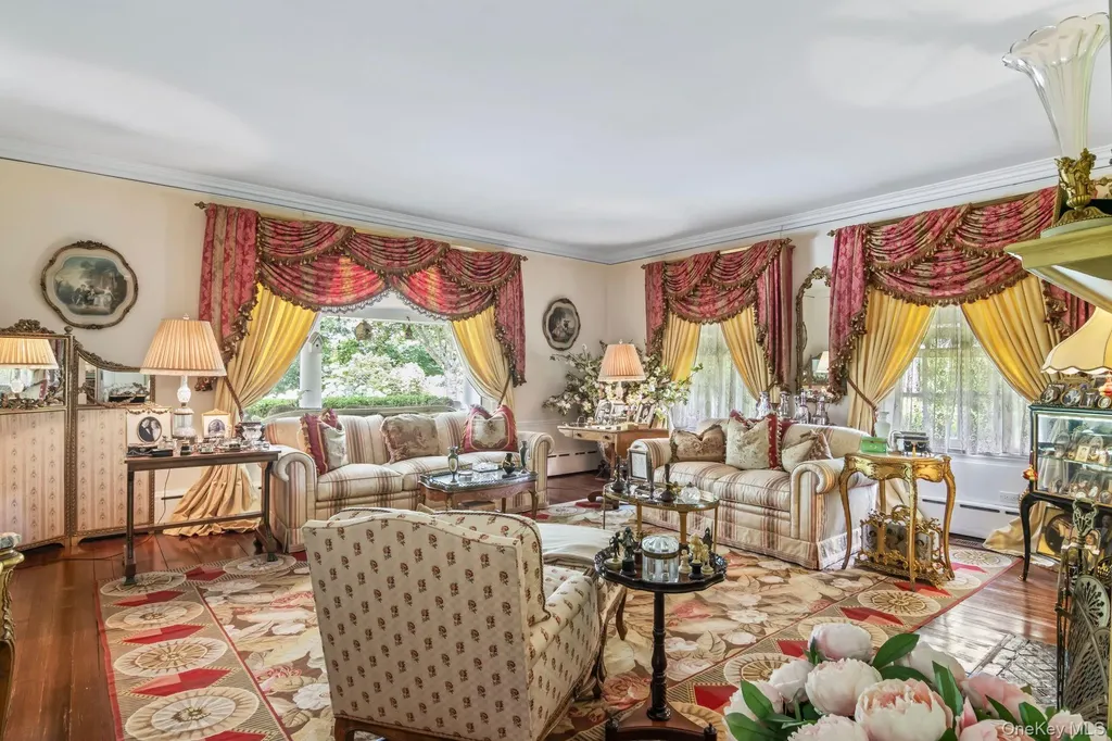 42 Clocktower Lane Old Westbury NY 11568