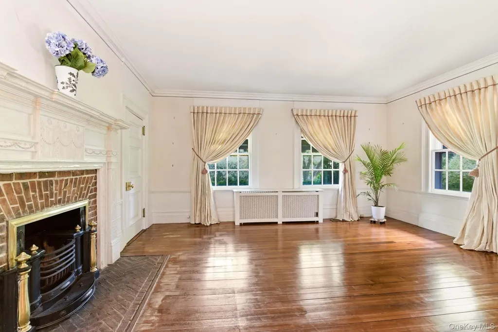 42 Clocktower Lane Old Westbury NY 11568