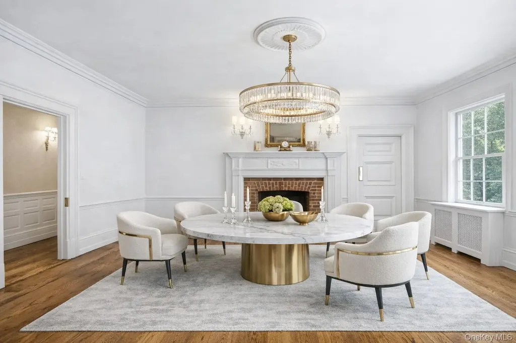 42 Clocktower Lane Old Westbury NY 11568