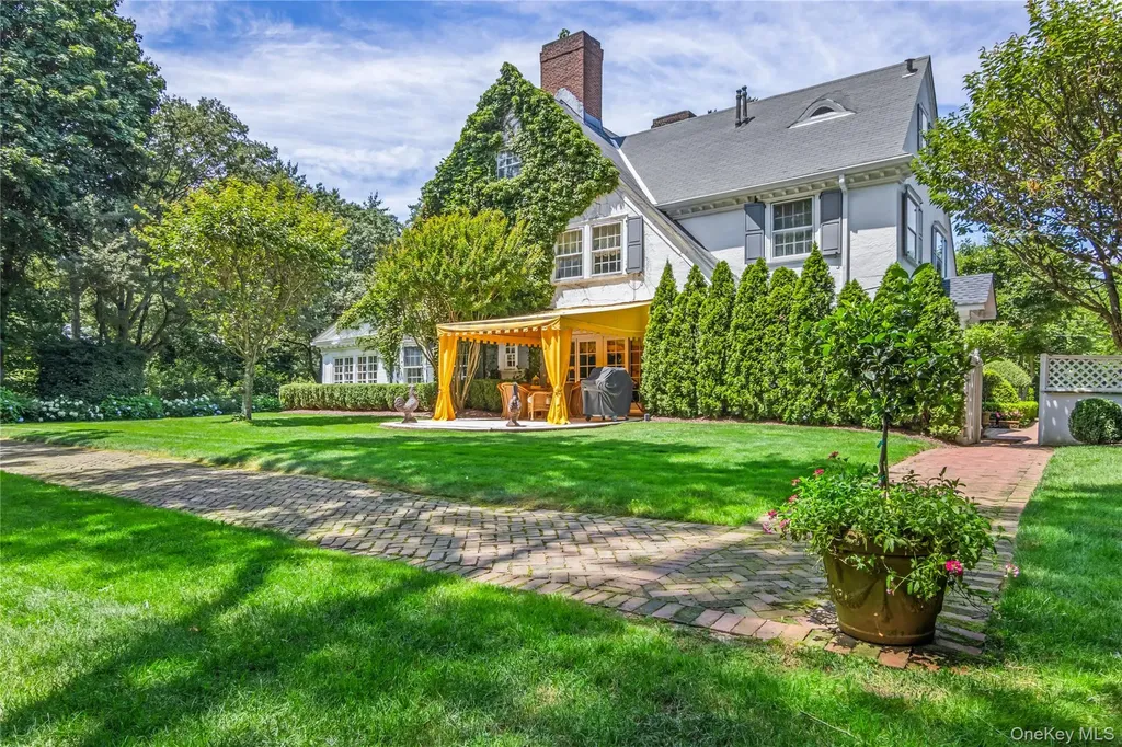 42 Clocktower Lane Old Westbury NY 11568