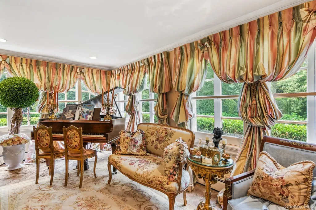 42 Clocktower Lane Old Westbury NY 11568