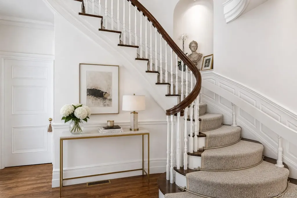 42 Clocktower Lane Old Westbury NY 11568