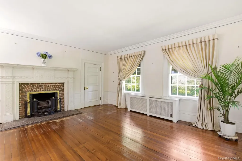 42 Clocktower Lane Old Westbury NY 11568