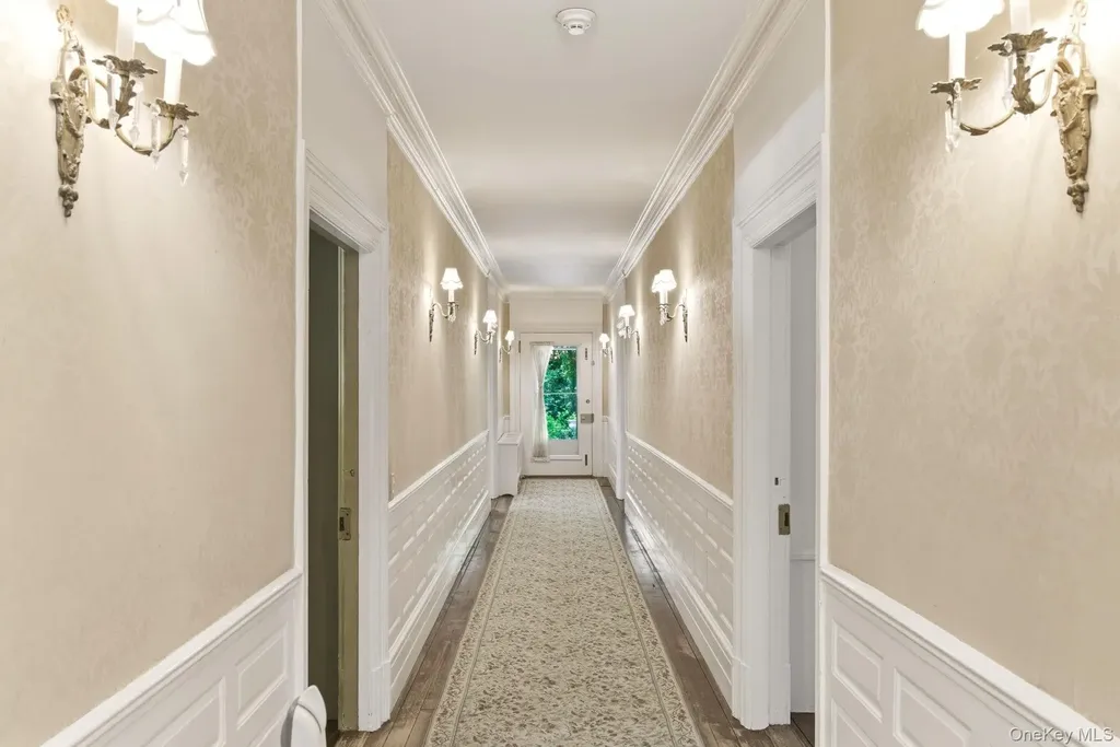 42 Clocktower Lane Old Westbury NY 11568