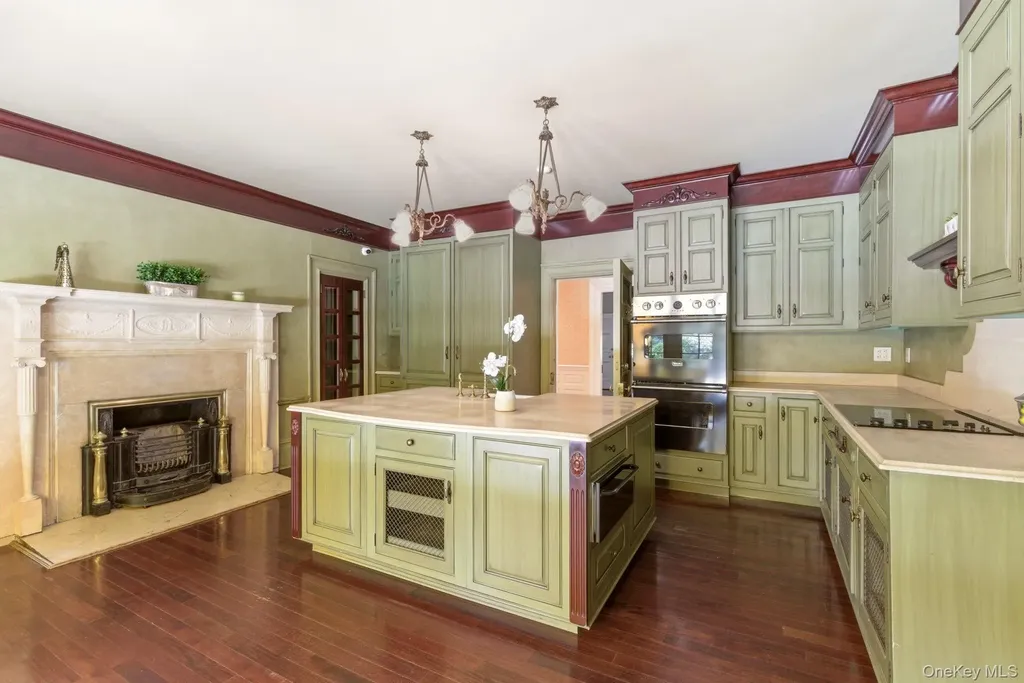 42 Clocktower Lane Old Westbury NY 11568
