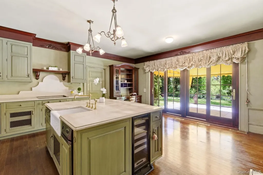 42 Clocktower Lane Old Westbury NY 11568