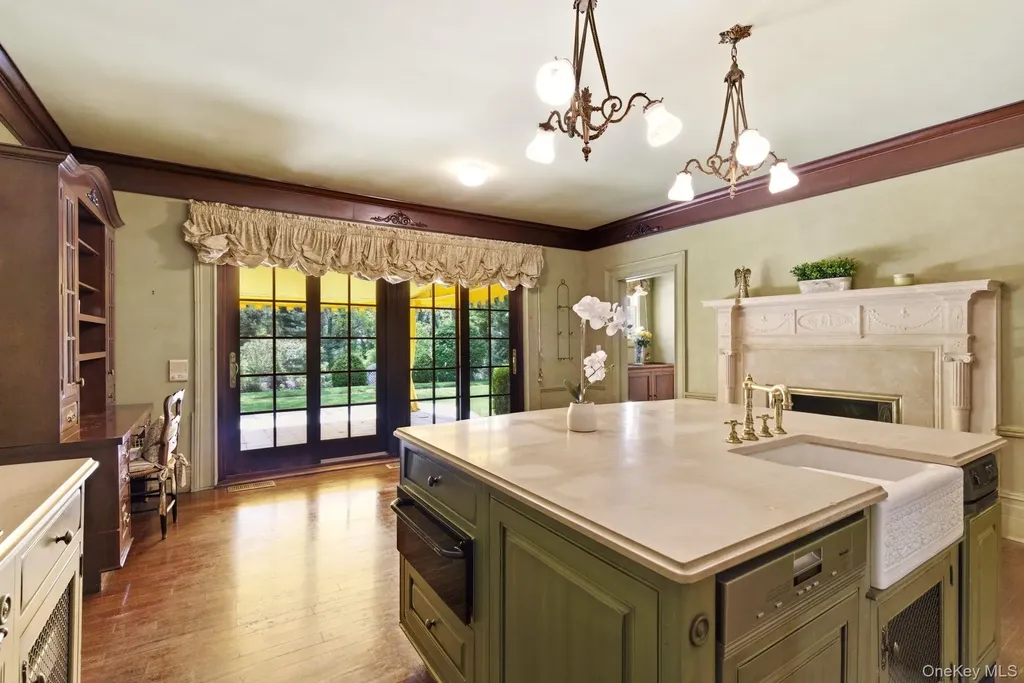 42 Clocktower Lane Old Westbury NY 11568